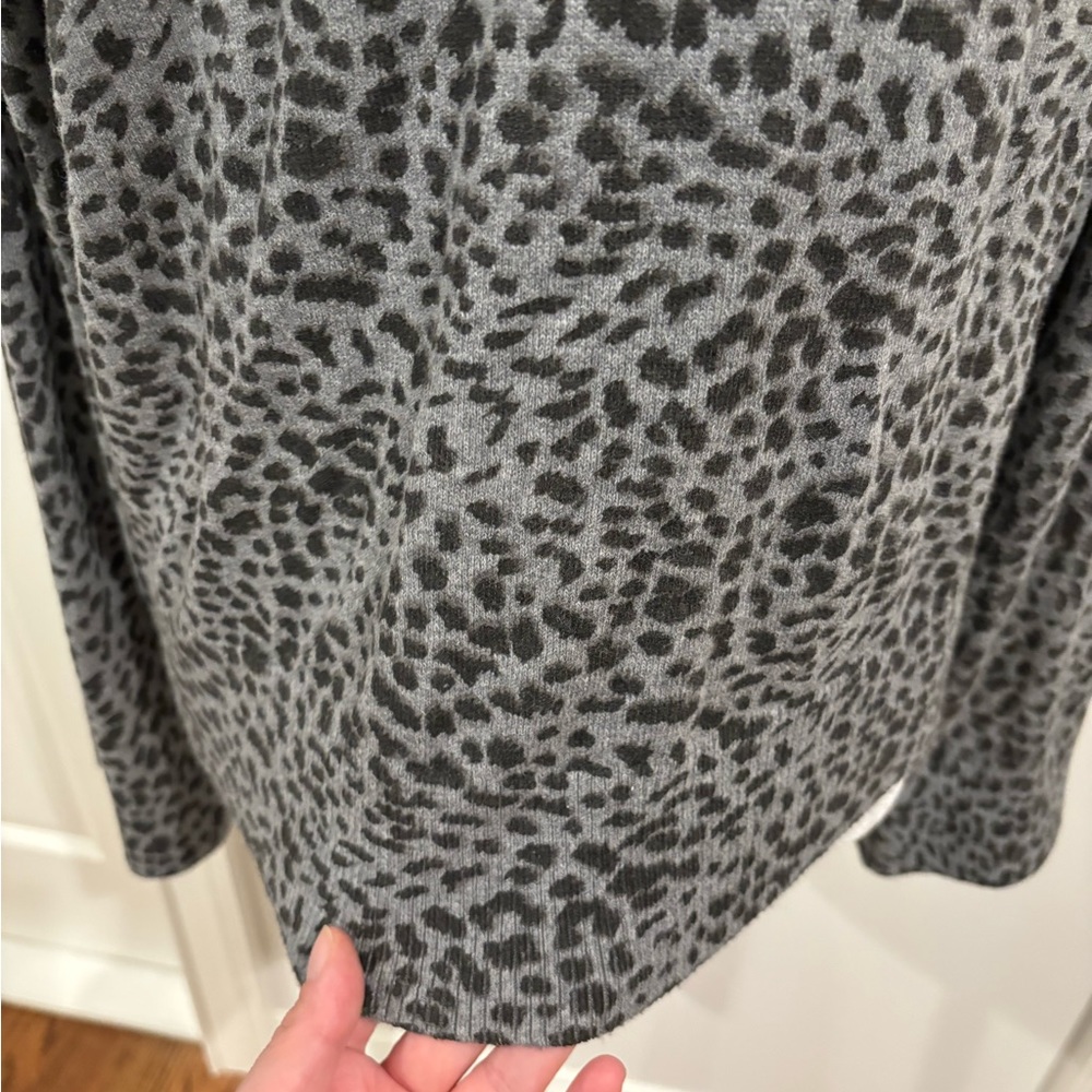Monrow grey leopard sweater size large NWT - Picture 3 of 6